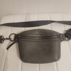 Universal Thread Gray Crossbody Bag | Adjustable Strap | Minimalist Everyday Bag